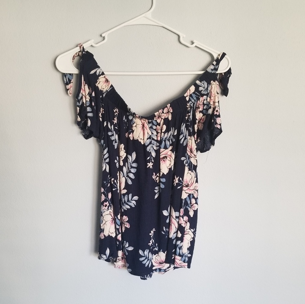 💛 Off Shoulder Floral Top